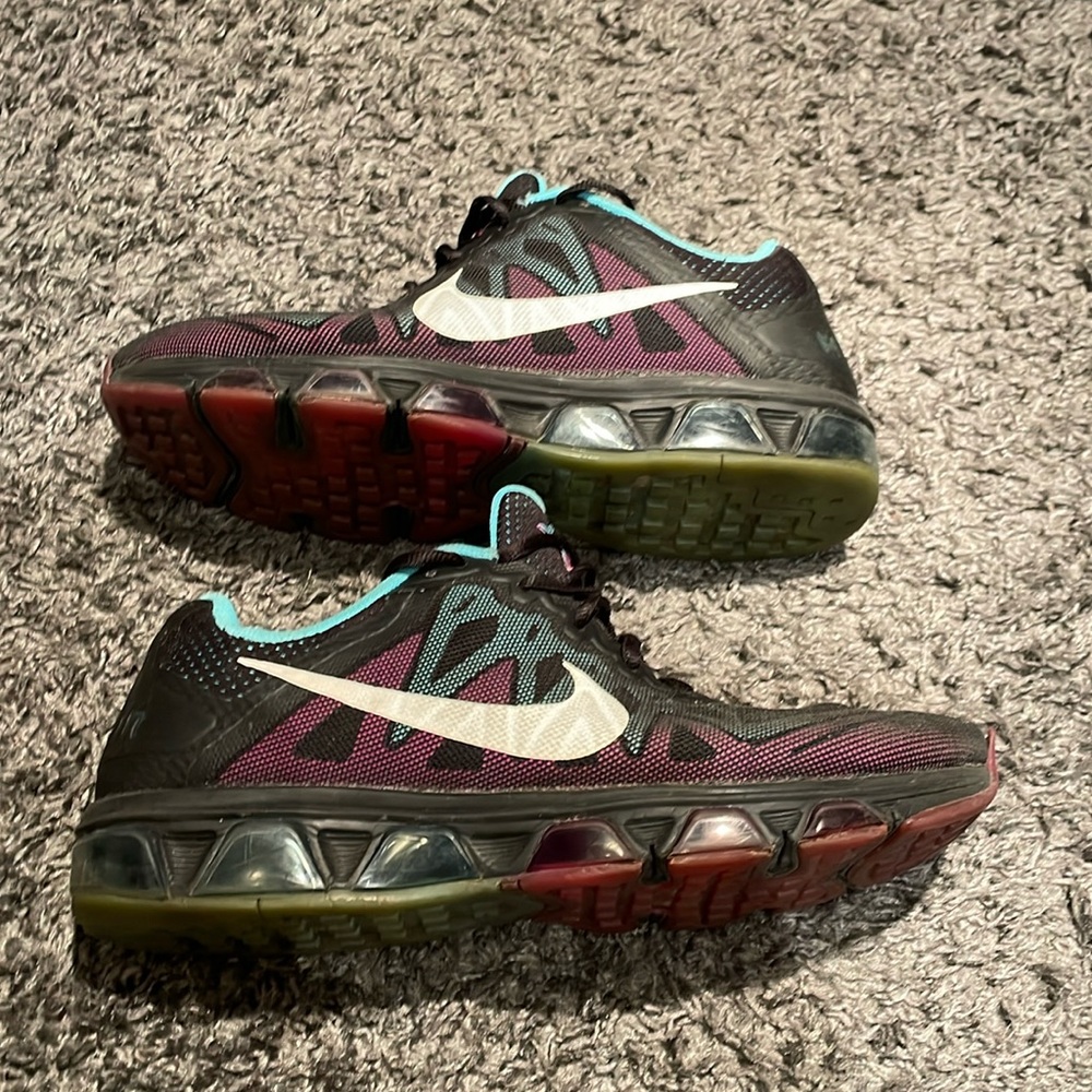 Nike tailwind 7